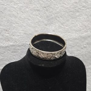 Elegant Silver Floral Bangle Bracelet